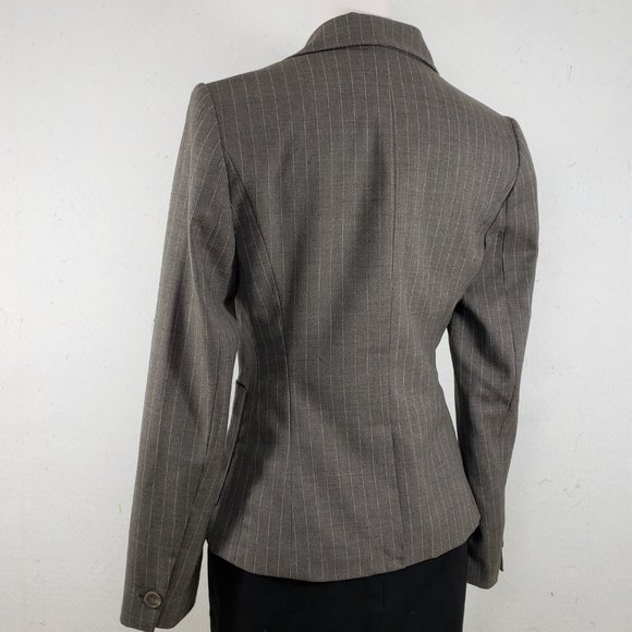 Limited Gray Pin Stripe NWOT 2-Button Blazer, 4 - Picture 3 of 13